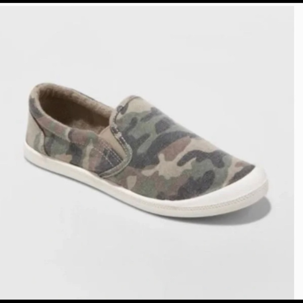 Women's Mad Love Kasandra Slip-On Canvas Sneakers Green Camo size 9W